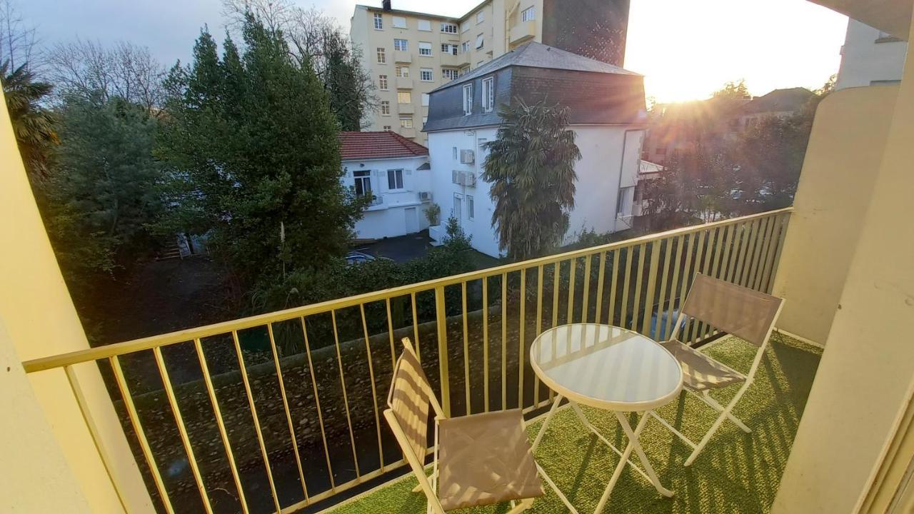 Au Petit Repere Palois -Studio - Centre Ville-Balcon-Wifi Fibre Pau Exterior photo